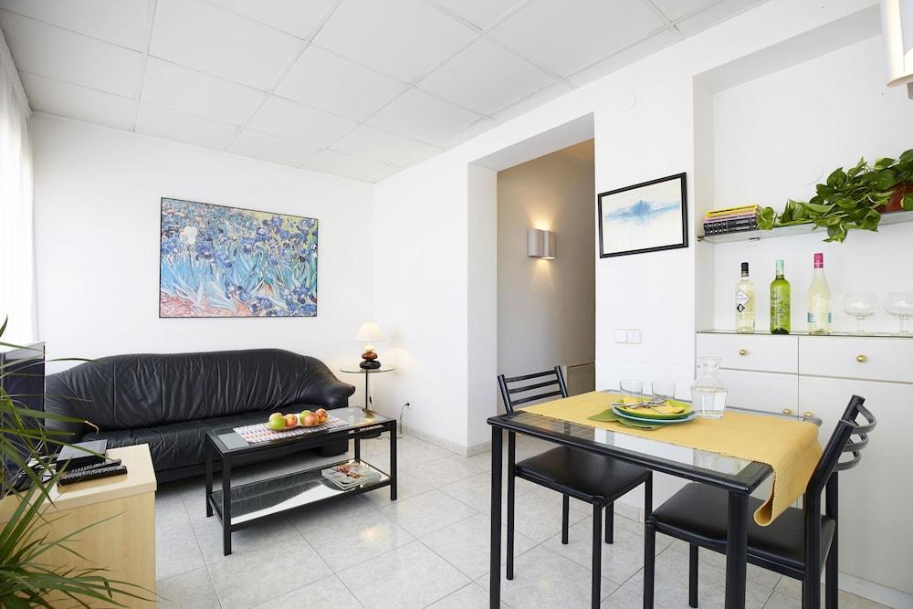 Ainb Diagonal Francesc Macia Apartment